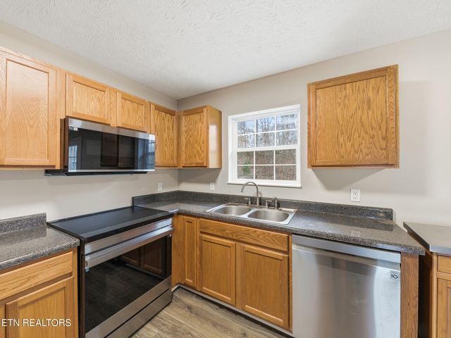 617 Hollow Drive, Strawberry Plains, TN 37871