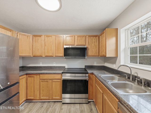 617 Hollow Drive, Strawberry Plains, TN 37871