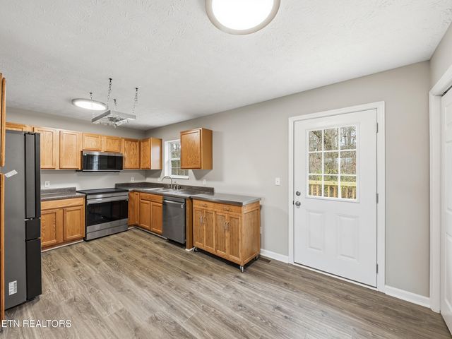 617 Hollow Drive, Strawberry Plains, TN 37871