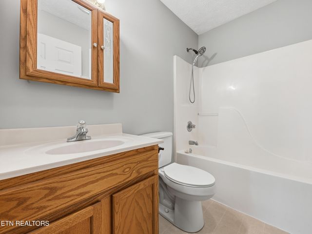 617 Hollow Drive, Strawberry Plains, TN 37871