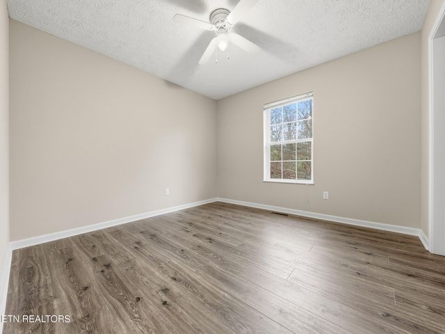 617 Hollow Drive, Strawberry Plains, TN 37871