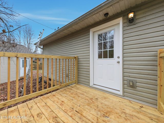 617 Hollow Drive, Strawberry Plains, TN 37871