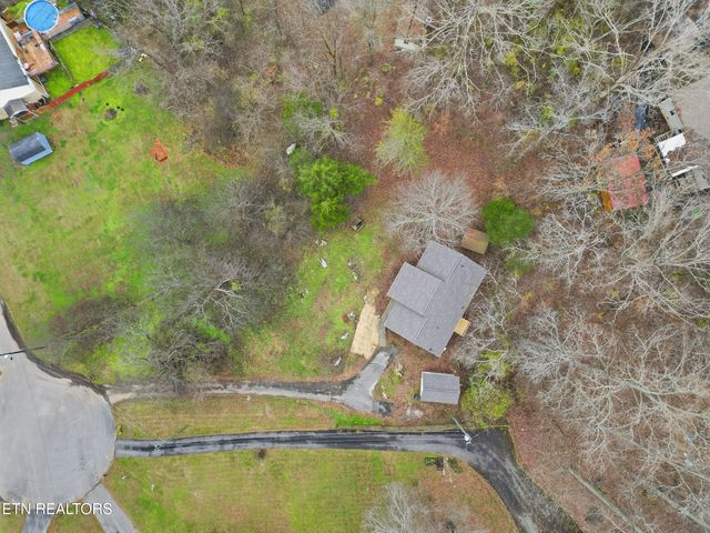 617 Hollow Drive, Strawberry Plains, TN 37871