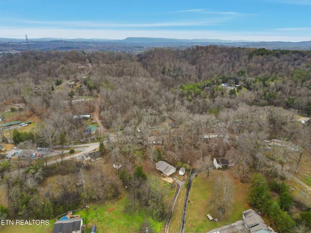 617 Hollow Drive, Strawberry Plains, TN 37871