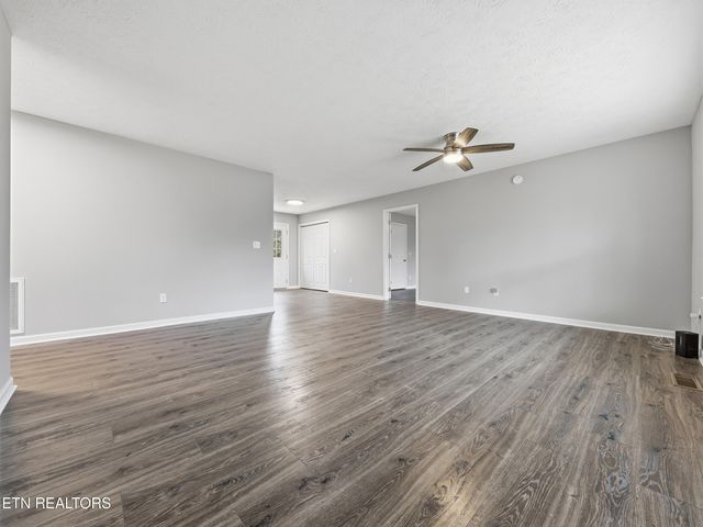 617 Hollow Drive, Strawberry Plains, TN 37871