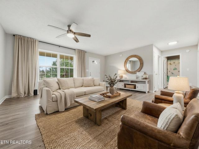 617 Hollow Drive, Strawberry Plains, TN 37871