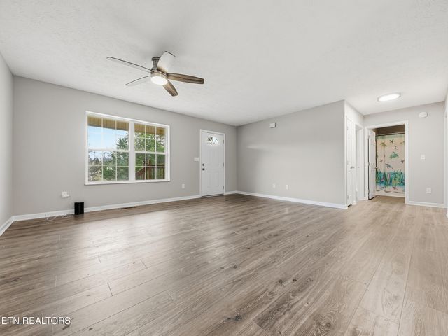 617 Hollow Drive, Strawberry Plains, TN 37871