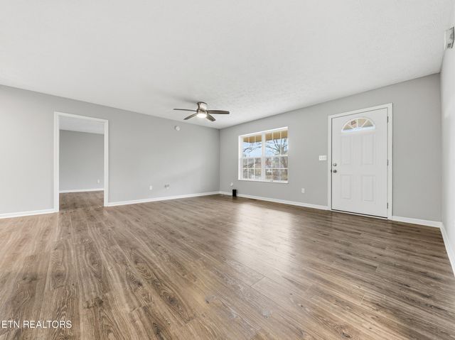 617 Hollow Drive, Strawberry Plains, TN 37871