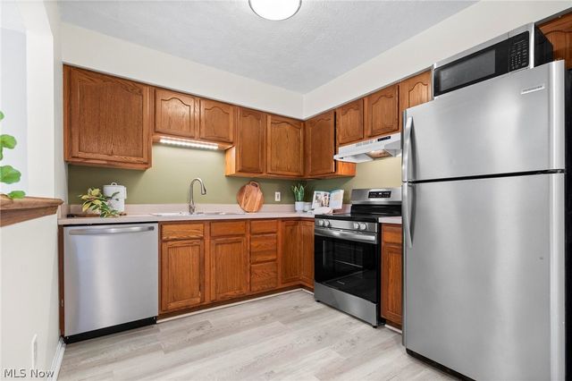 1105 Windmill Way N, Avon, OH 44011