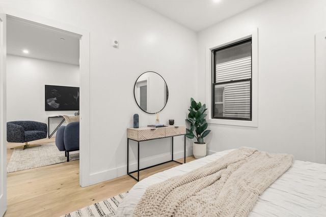 47 Condor 202, Boston, MA 02128