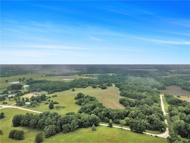 679 NE 400th Road, Knob Noster, MO 65336