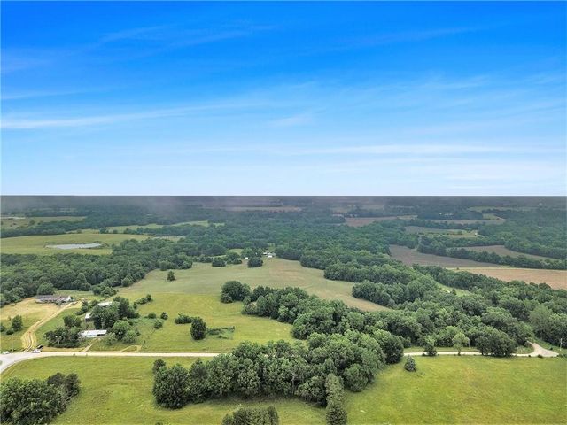 679 NE 400th Road, Knob Noster, MO 65336