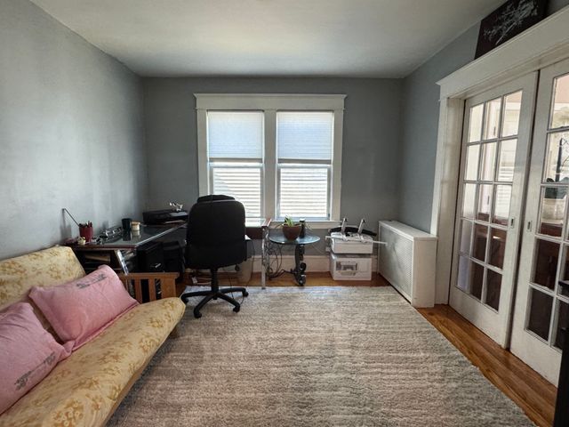 14 Taylor St, Chicopee, MA 01020