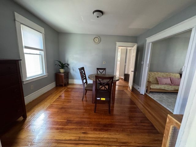 14 Taylor St, Chicopee, MA 01020