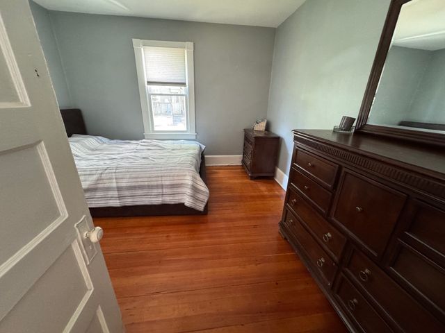14 Taylor St, Chicopee, MA 01020