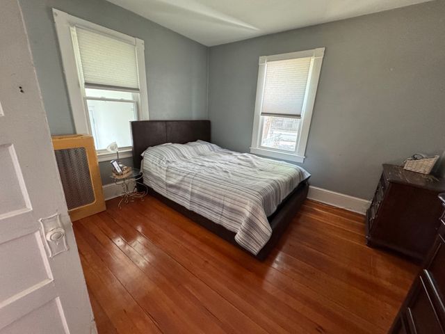 14 Taylor St, Chicopee, MA 01020