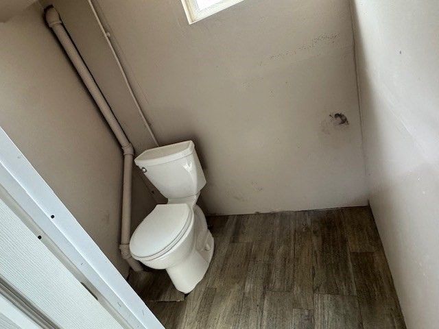 14 Taylor St, Chicopee, MA 01020