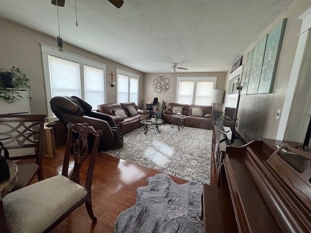 14 Taylor St, Chicopee, MA 01020