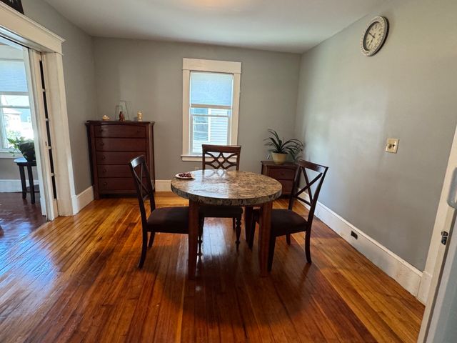 14 Taylor St, Chicopee, MA 01020