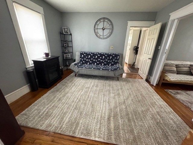 14 Taylor St, Chicopee, MA 01020