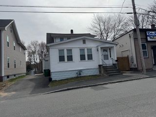 14 Taylor St, Chicopee, MA 01020