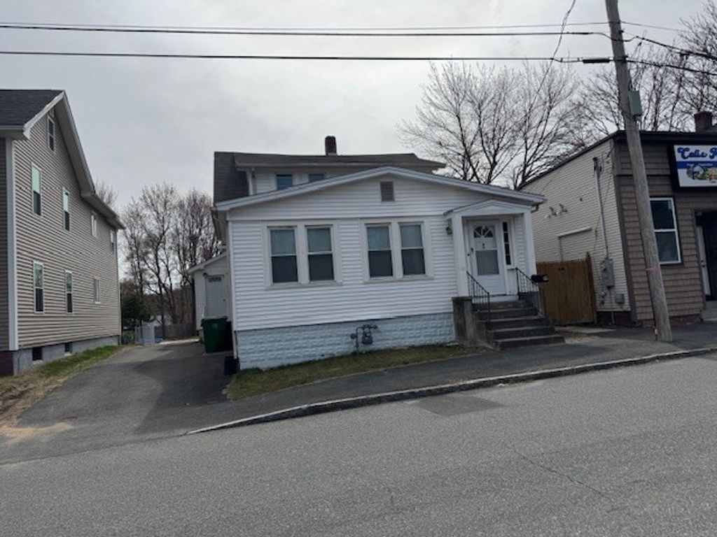 14 Taylor St, Chicopee, MA 01020