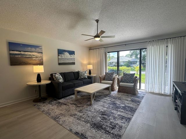 402 Club Drive, Palm Beach Gardens, FL 33418