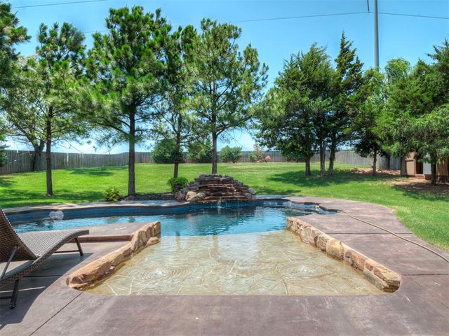 9601 Cara Lane, Yukon, OK 73099