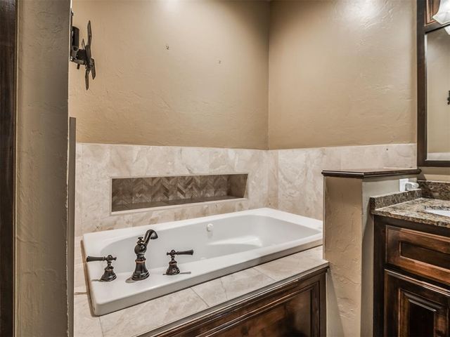 9601 Cara Lane, Yukon, OK 73099