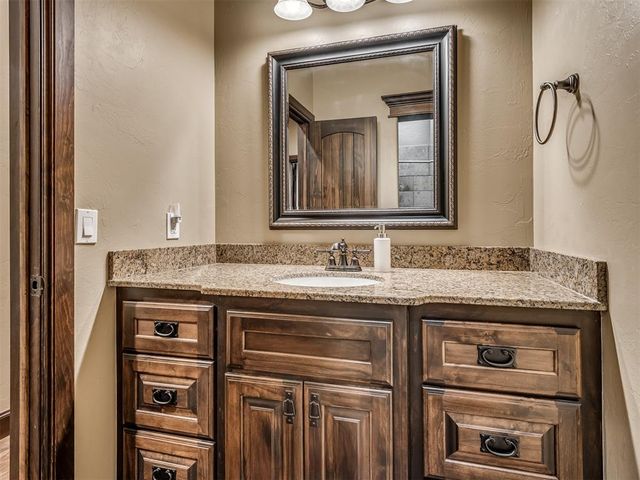 9601 Cara Lane, Yukon, OK 73099