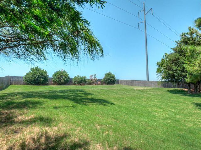 9601 Cara Lane, Yukon, OK 73099