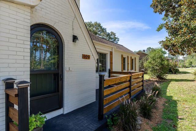909 W Georgia Road, Woodruff, SC 29388
