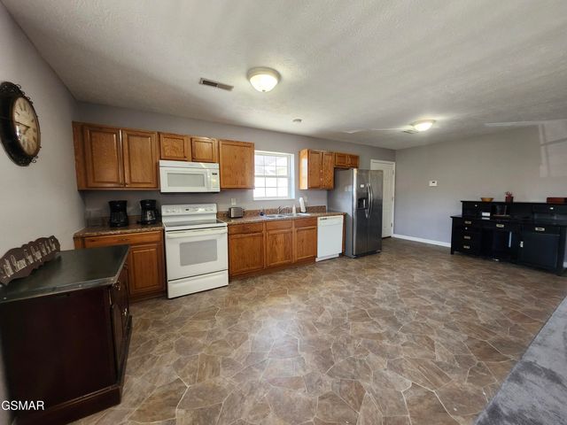 2553 Bay Meadows Way, Sevierville, TN 37876