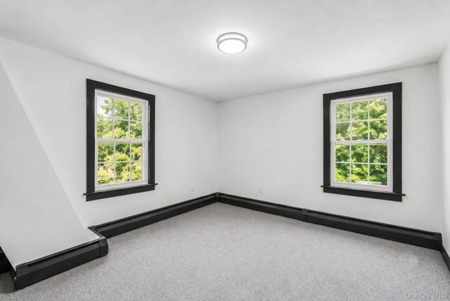 180 Quaker Street, Wallkill, NY 12589