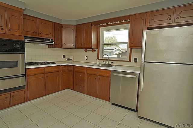 23 Willow Drive, West Seneca, NY 14224