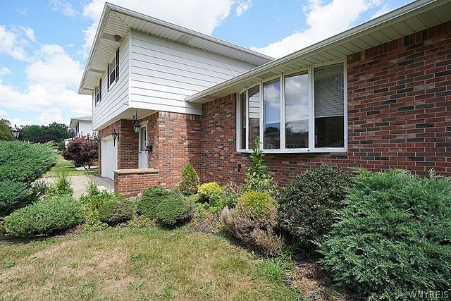23 Willow Drive, West Seneca, NY 14224