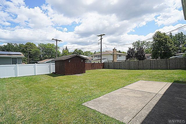 23 Willow Drive, West Seneca, NY 14224
