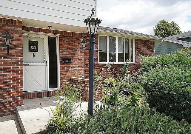 23 Willow Drive, West Seneca, NY 14224