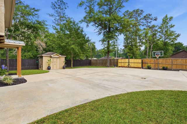 1680 Beech Drive, Conroe, TX 77385