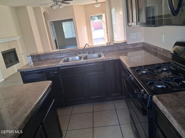 613 VALLEY PLUM Avenue, El Paso, TX 79932
