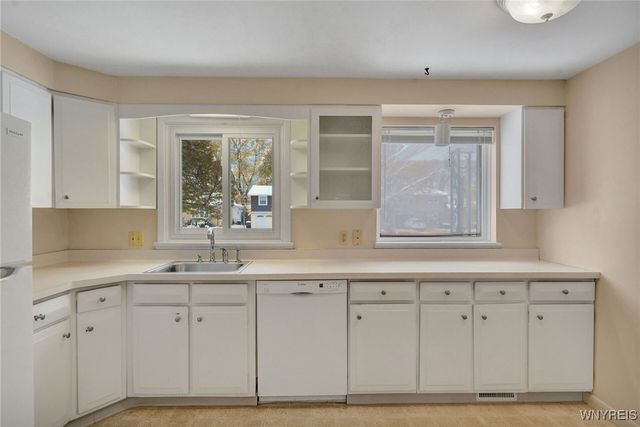 219 Forest Hill Drive, Amherst, NY 14221