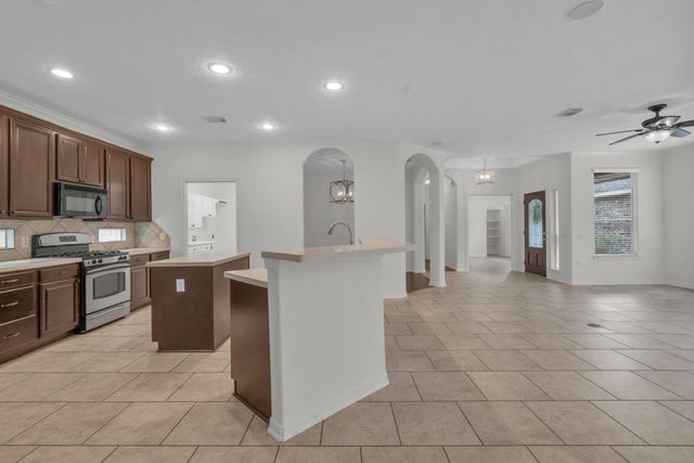 26 Paddington Way, Conroe, TX 77384