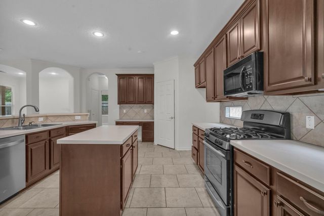 26 Paddington Way, Conroe, TX 77384