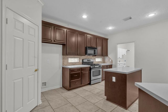 26 Paddington Way, Conroe, TX 77384