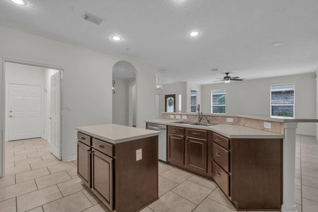 26 Paddington Way, Conroe, TX 77384