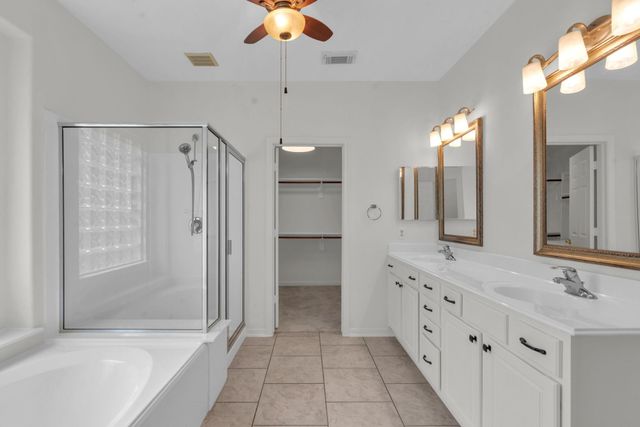 26 Paddington Way, Conroe, TX 77384