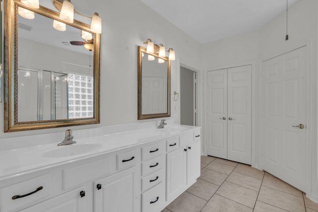 26 Paddington Way, Conroe, TX 77384