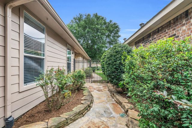 26 Paddington Way, Conroe, TX 77384