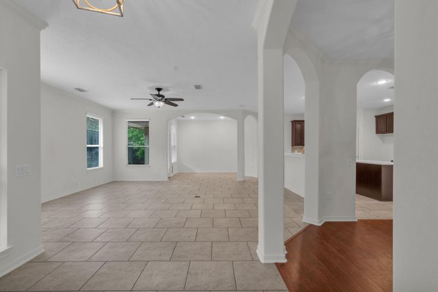 26 Paddington Way, Conroe, TX 77384
