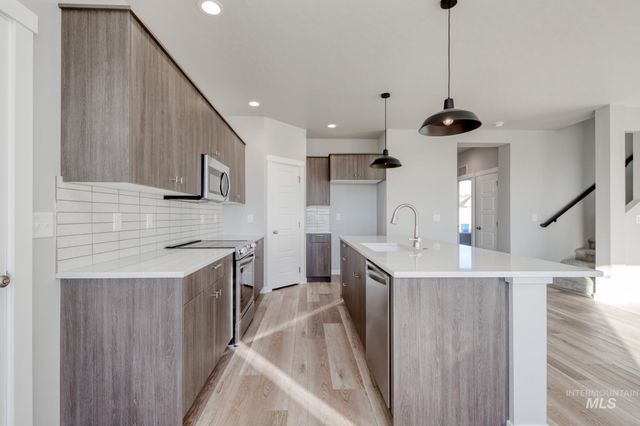 6652 S Warm Lake Ave, Meridian, ID 83642